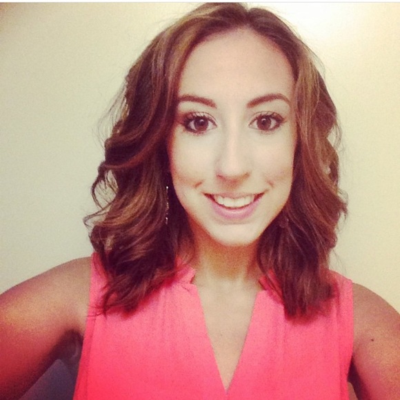 ππ΅Meet your Posher, Alaina - Picture 4 of 10